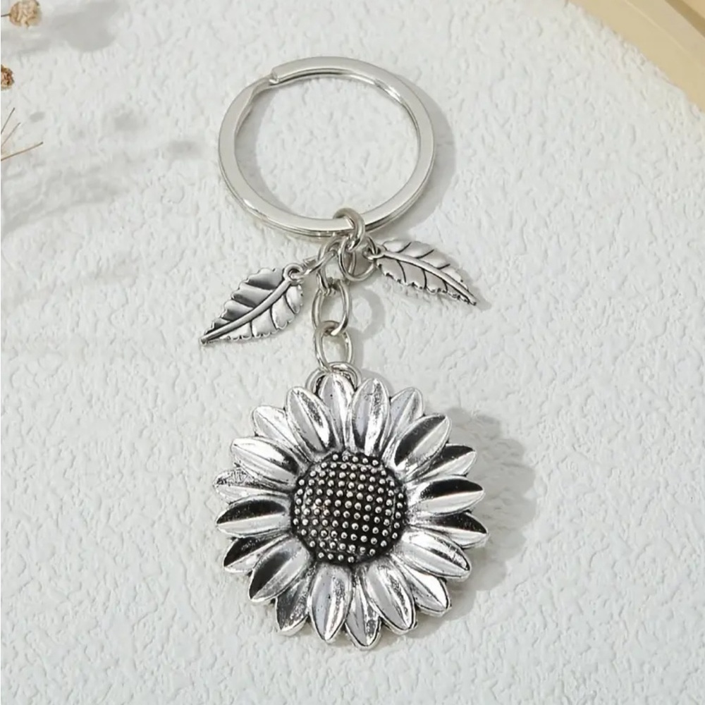 Sunflower Keychain - Picture 4 of 4